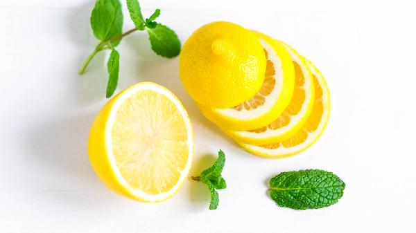 一般晚上喝柠檬水可以减肥吗(图1) 一般晚上喝柠檬水可以减肥吗